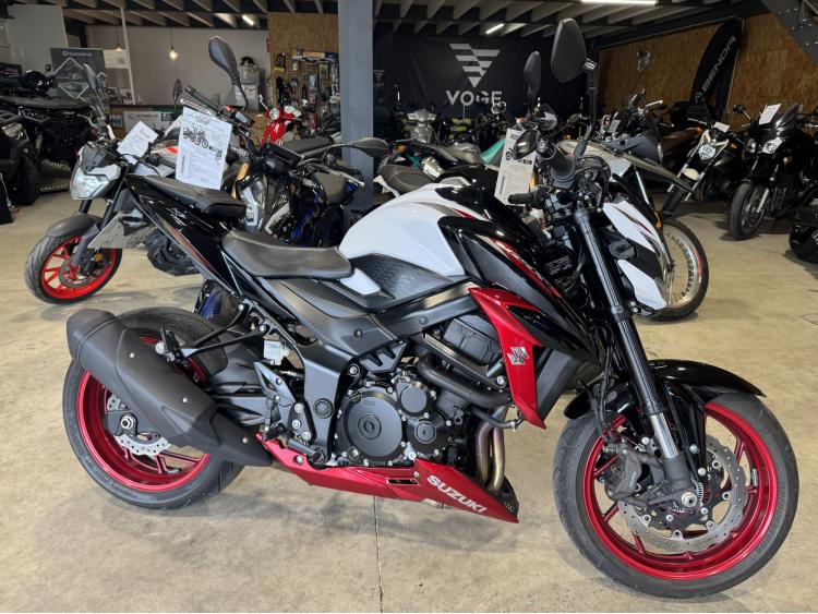 SUZUKI GSX-S 750